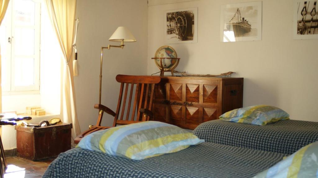 Demeure De Digoine "Chambre D'Hotes" Bourg-Saint-Andeol Ruang foto