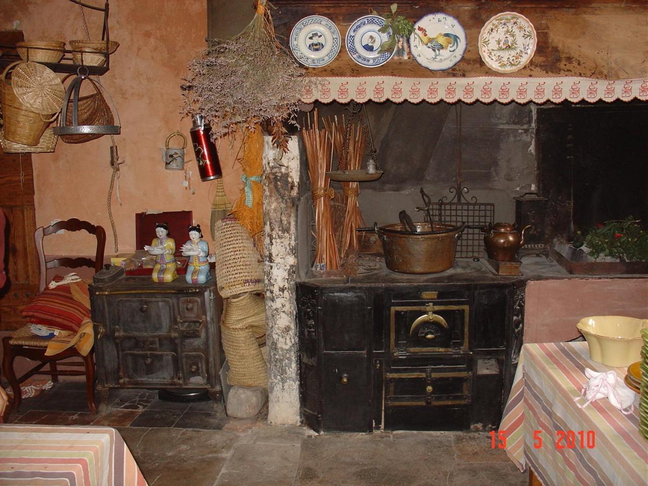 Demeure De Digoine "Chambre D'Hotes" Bourg-Saint-Andeol Bagian luar foto